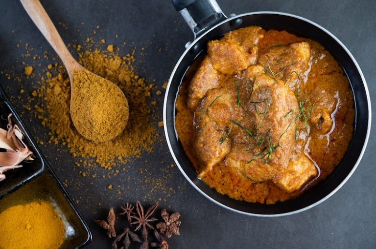 massaman-curry-frying-pan-with-spices-cement-floor_1150-20777_medium